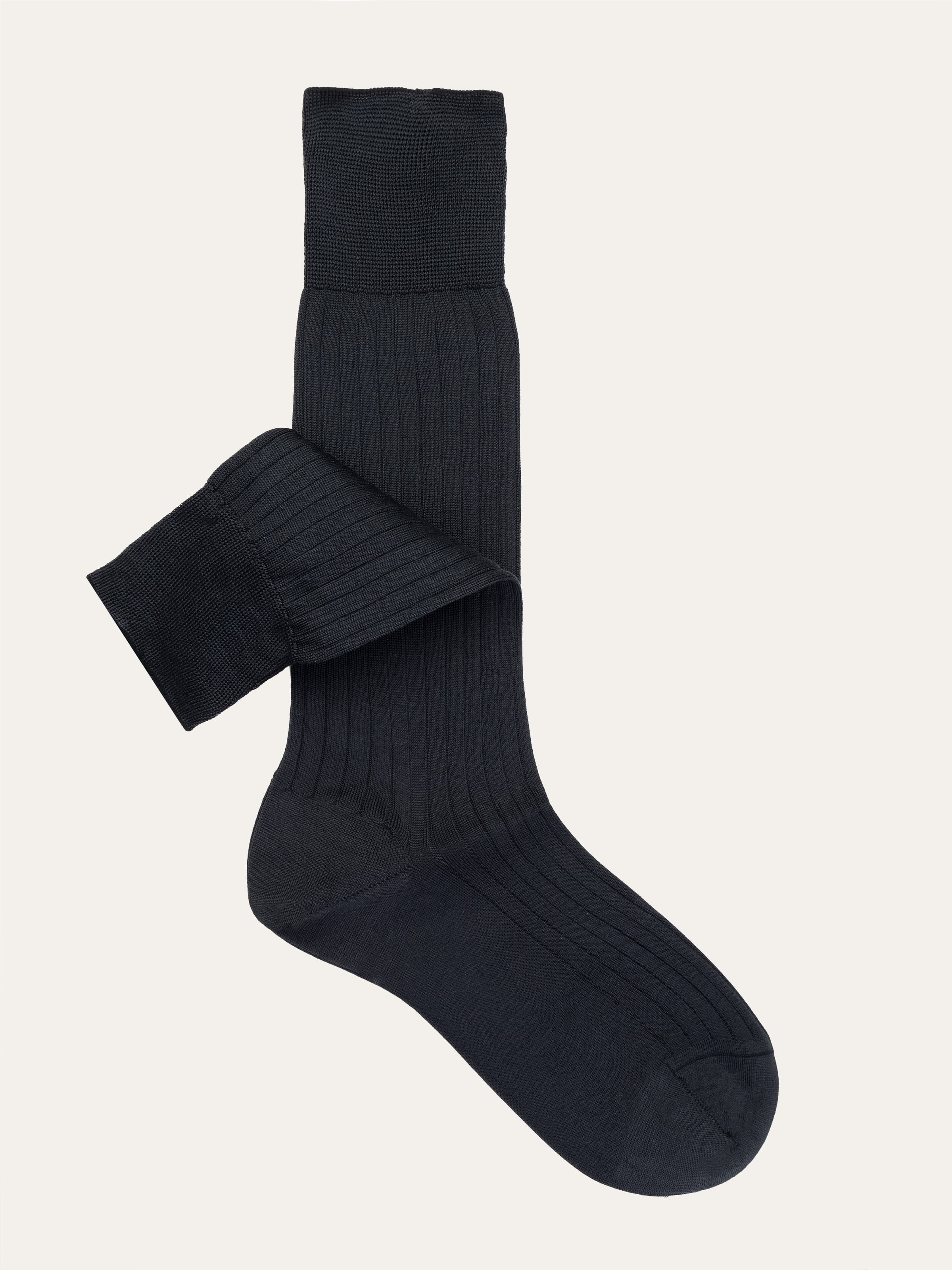 Classic ribbed short socks in 100% Silk - Image 1