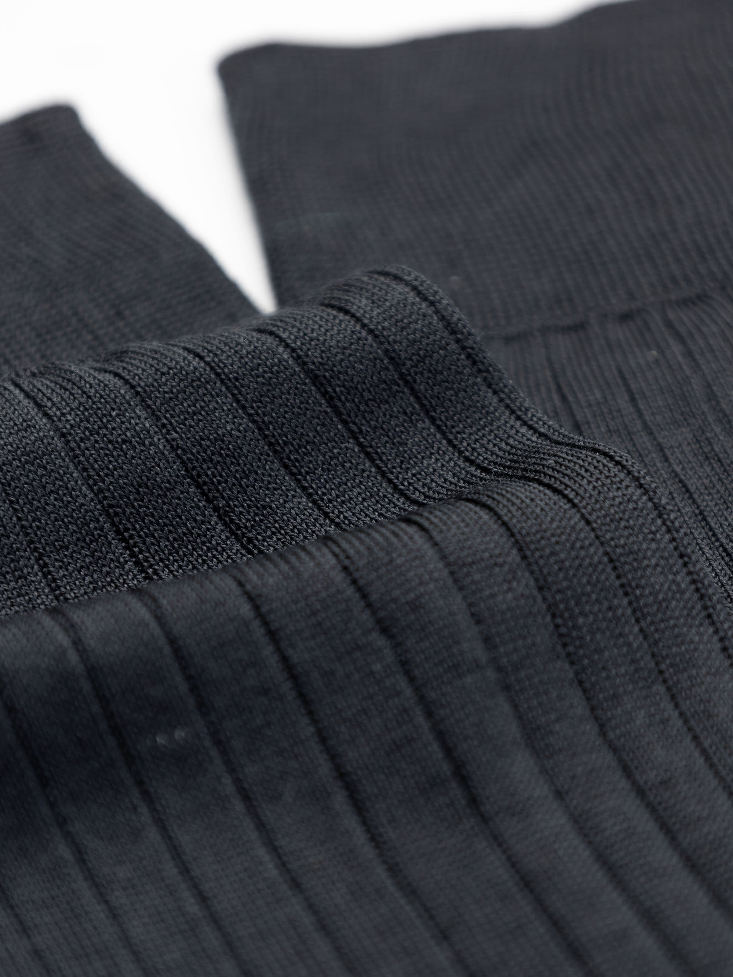 Classic ribbed short socks in 100% Silk - Image 2