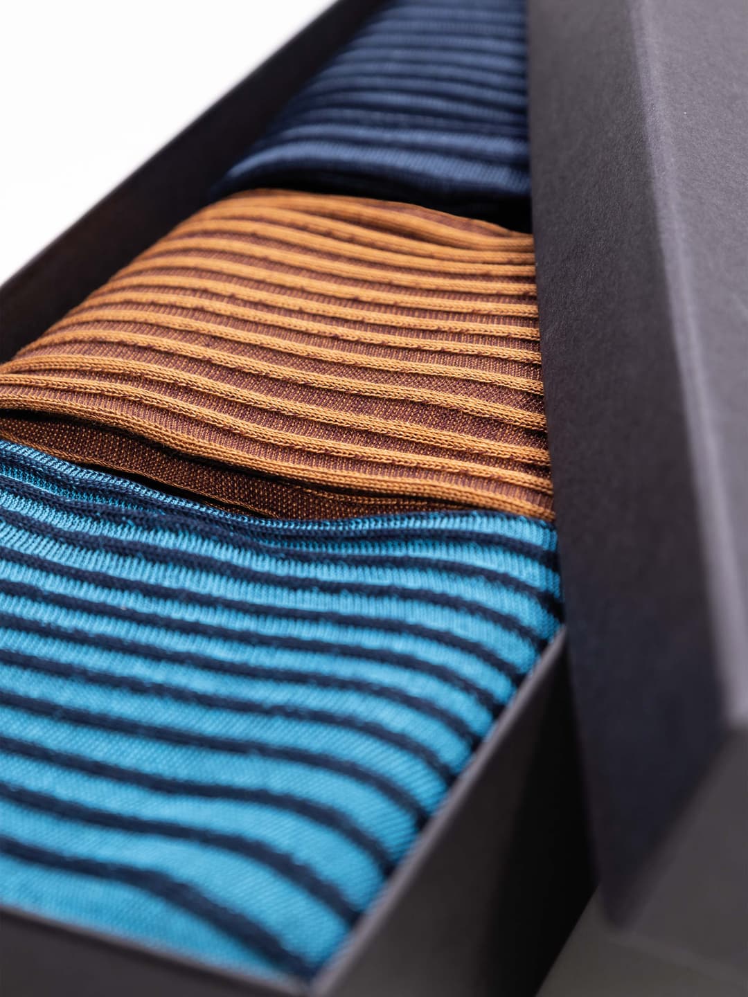 Gift Box with 3 Pairs of Reverse Rib Long Socks in Sea Island Cotton