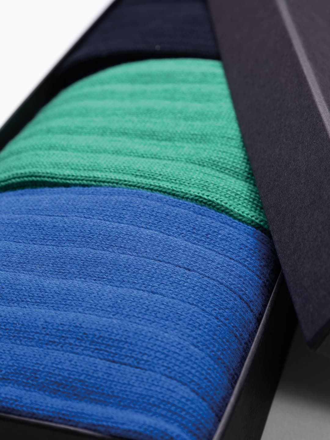 Gift Box of 3 Pairs of Ribbed Solid Color Short Socks in Cool Cotton