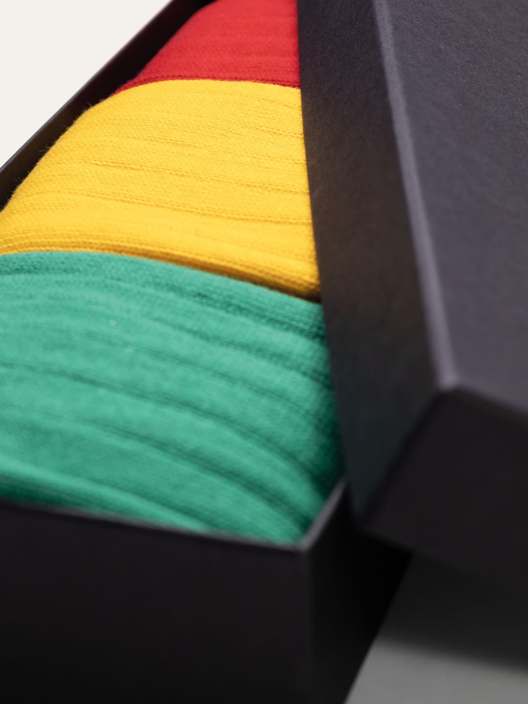 Gift Box of 3 Pairs of Ribbed Short Socks in Cool Cotton