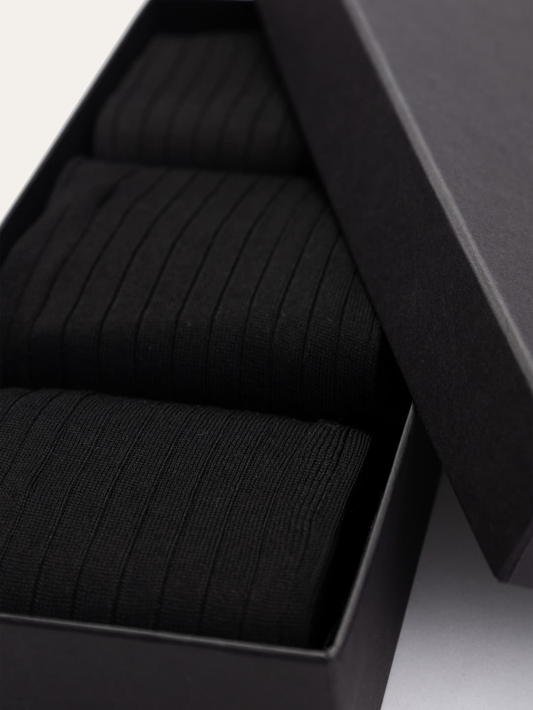 Gift Box with 3 Pairs of Ribbed Long Socks in Sea Island Cotton - Black